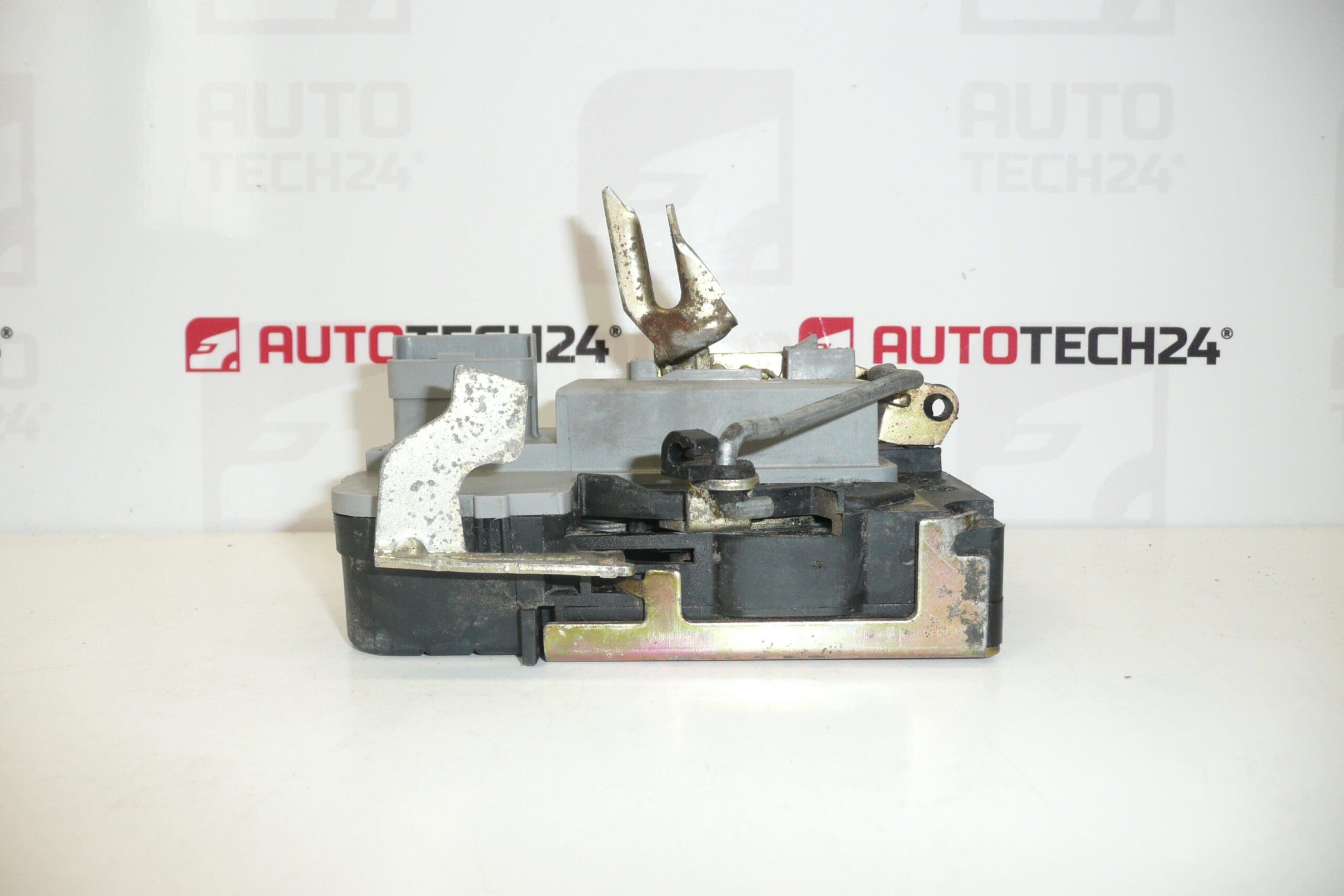Serrure électrique de la porte avant droite Citroën Xsara 9136J2 – Image 2