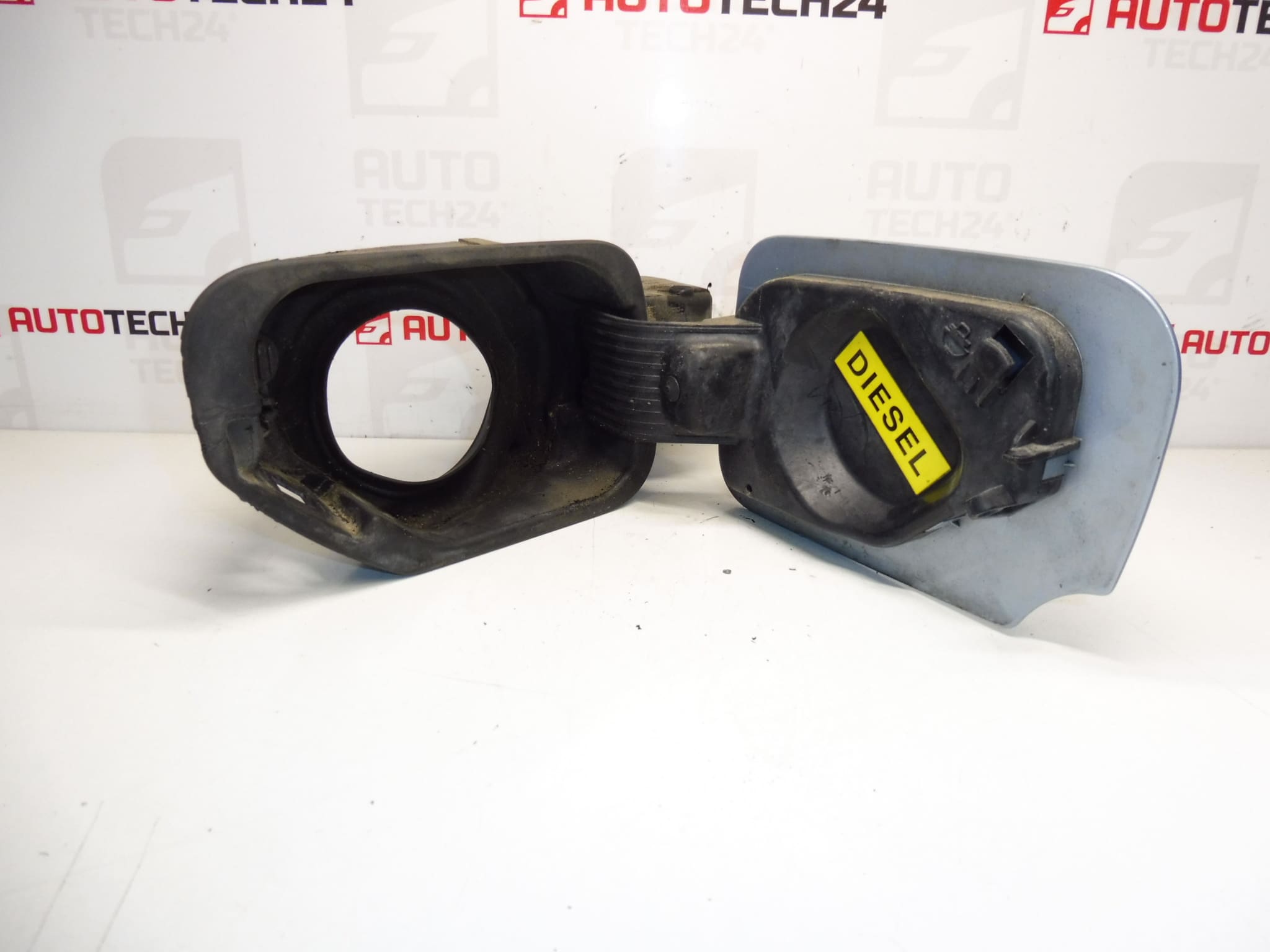 Bouchon de réservoir Peugeot 407 1517A6 151877 EYLC – Image 2