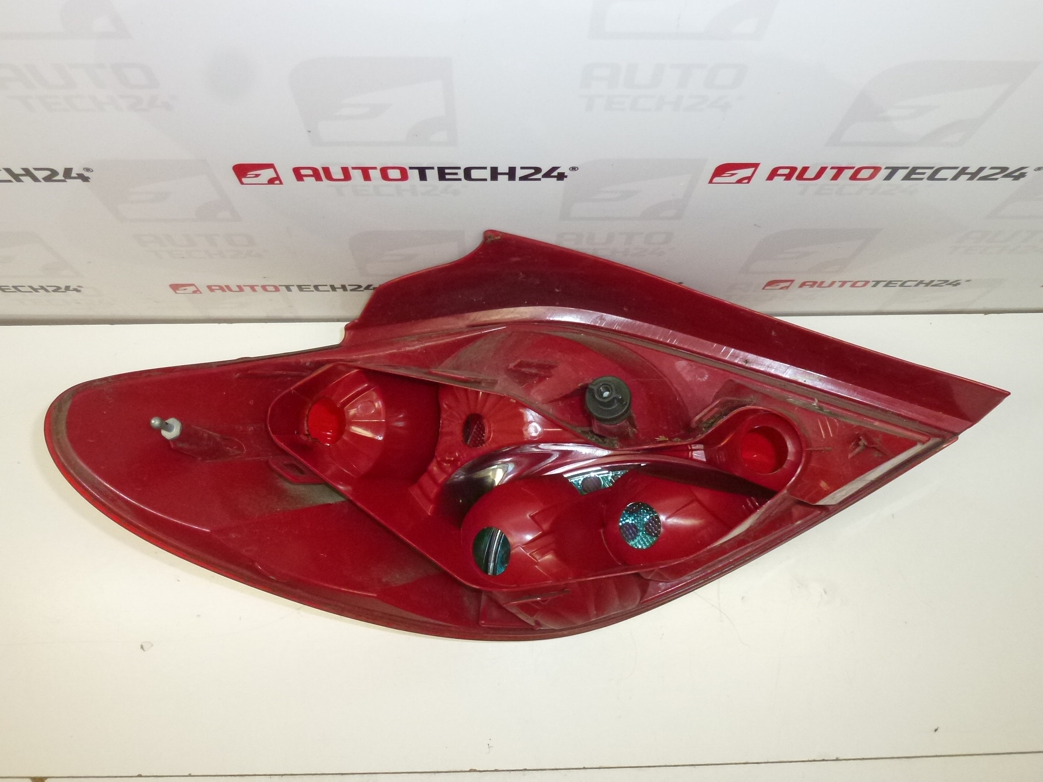 Feu arrière droit Peugeot 207 9649986580 6351Y7 – Image 2