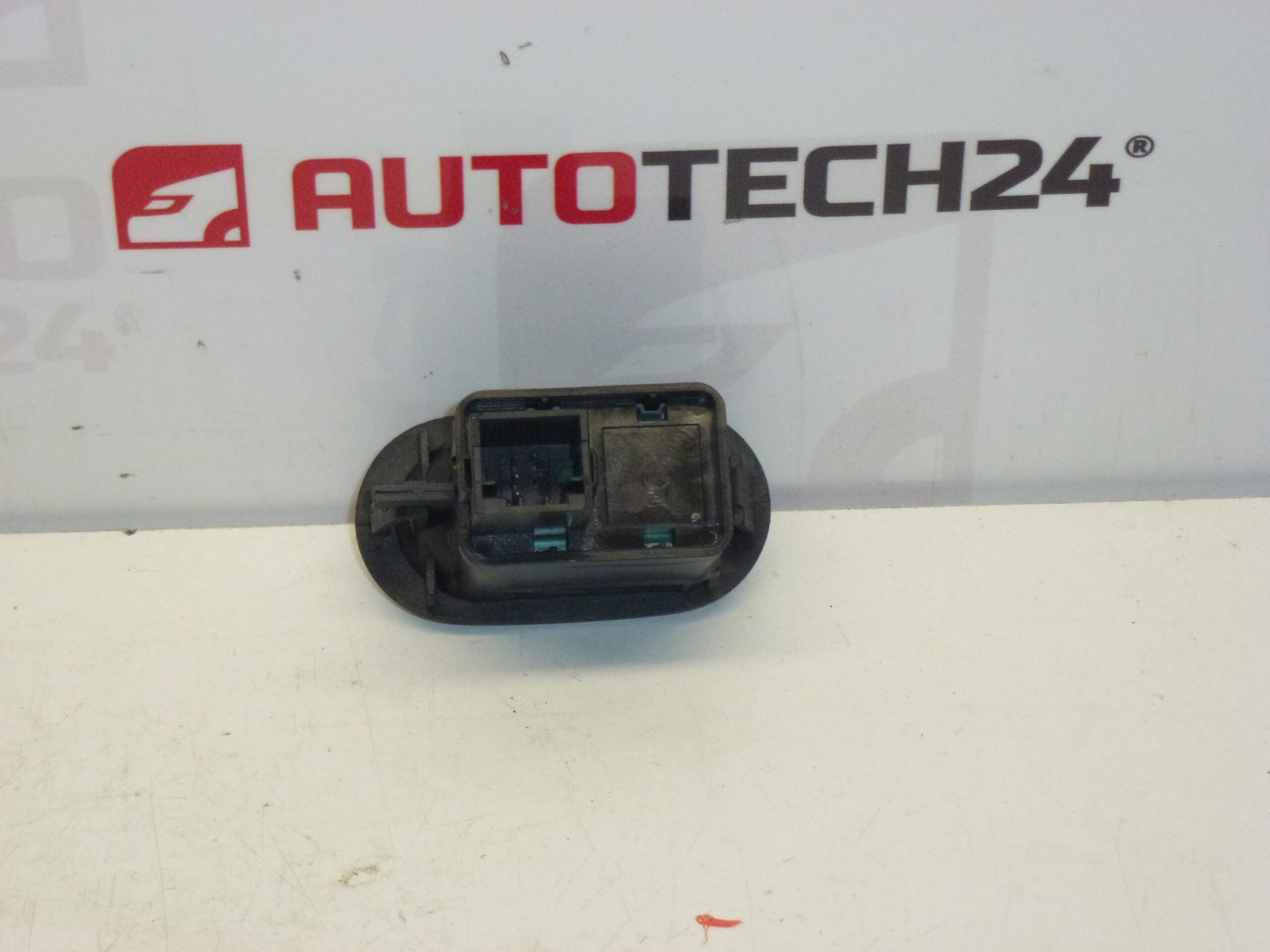 Commande de vitre Citroën C2 C3 96401469XT – Image 2