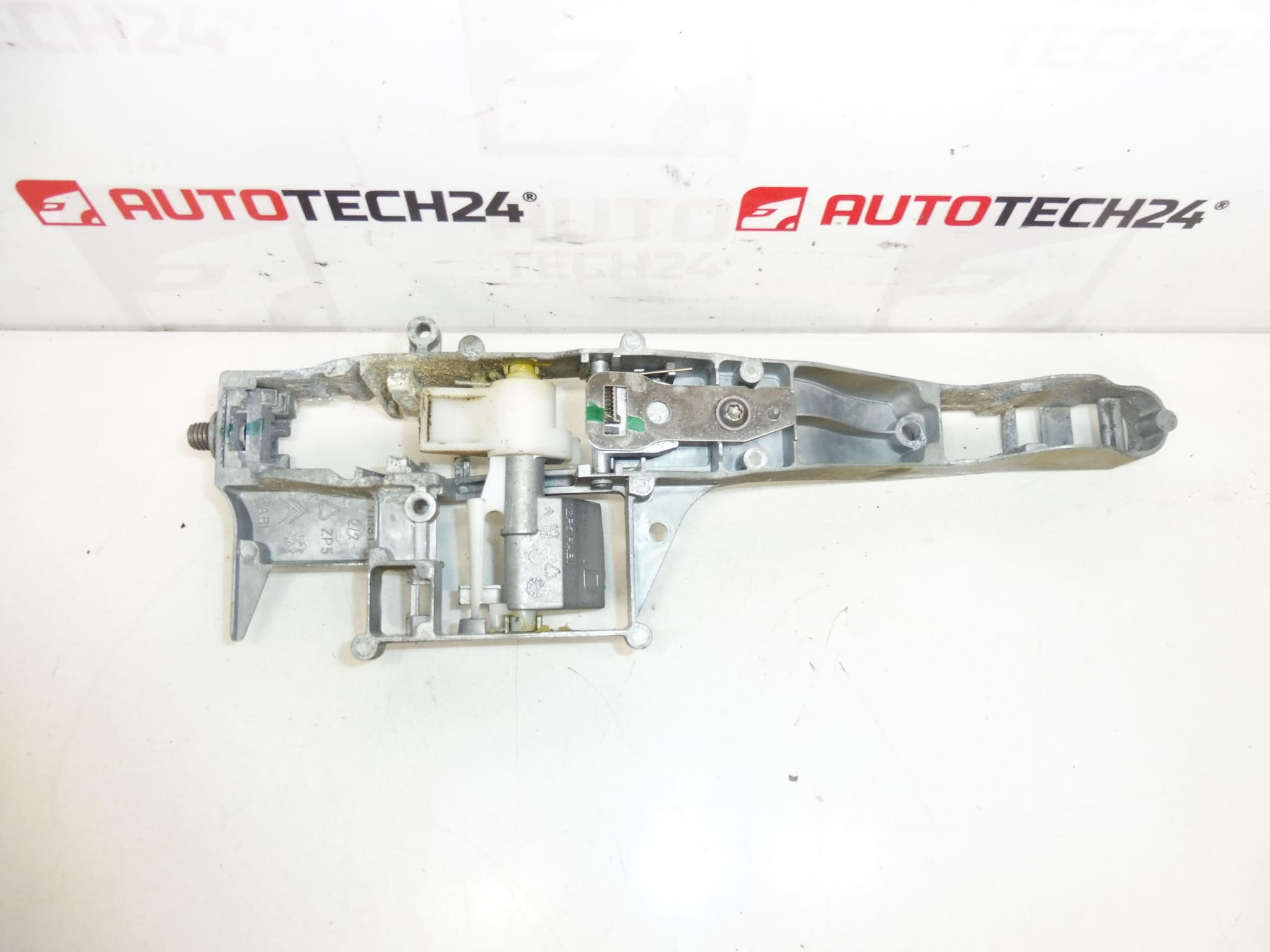 Fixation poignée de porte avant droite Citroën C3 Picasso Peugeot 207 910959 – Image 2