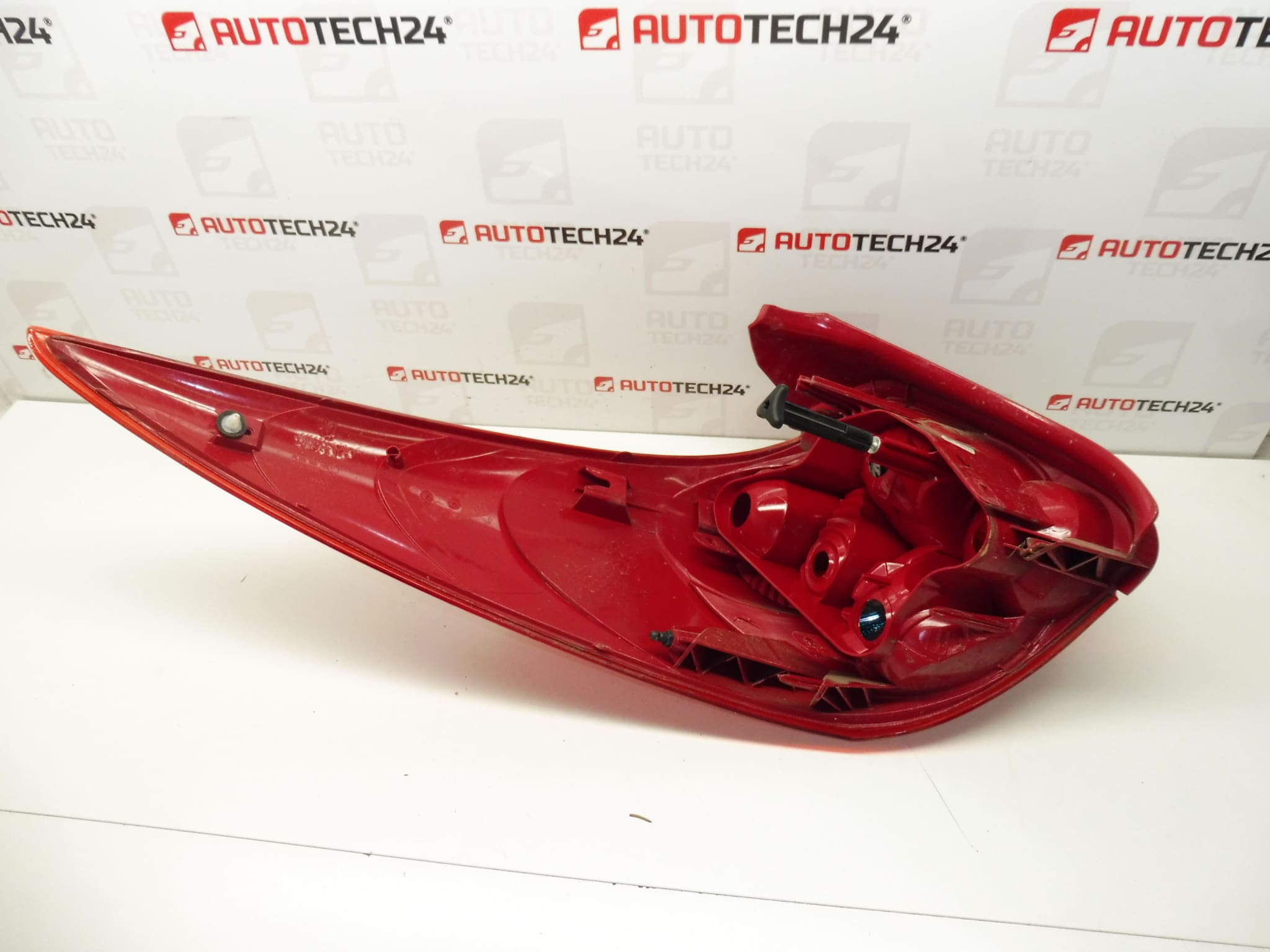 Feu arrière droit Peugeot 207 SW 9680157980 6351CT – Image 2
