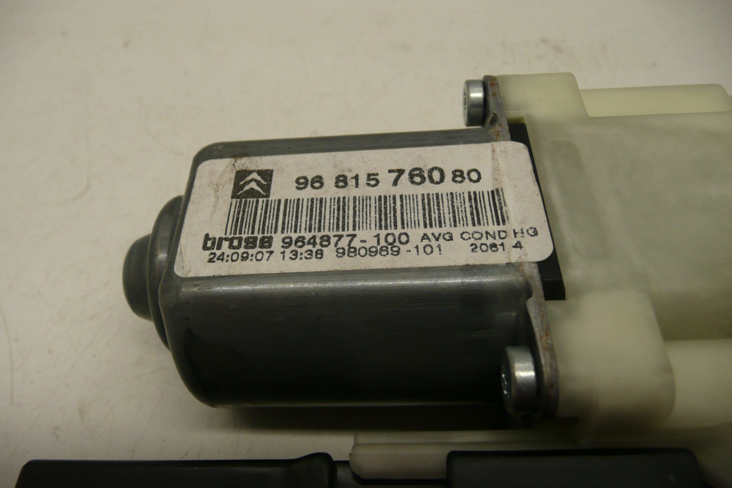 Moteur de lève-vitre gauche Citroën C4 9681576080 9222AY – Image 2