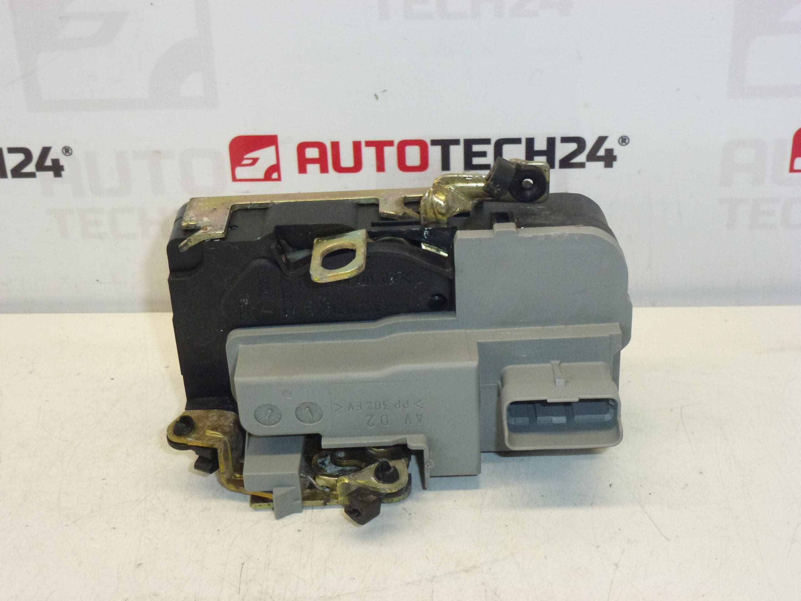 Serrure de porte droite Peugeot 206 connecteur ovale 9136J1 – Image 2