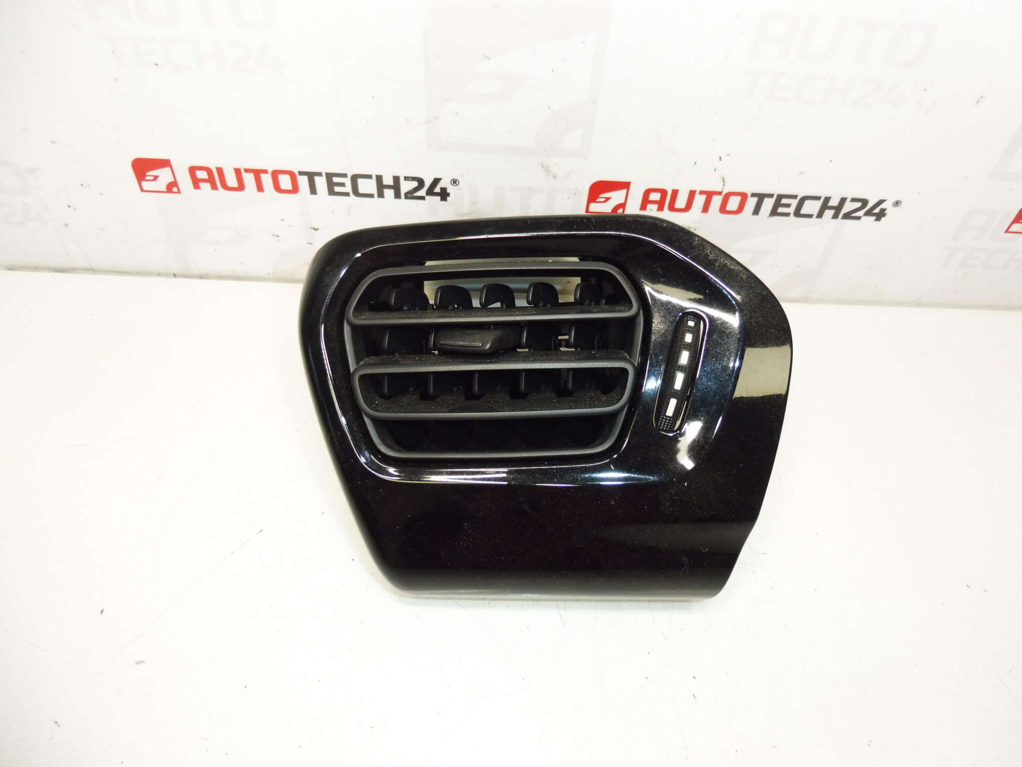 Sortie de ventilation Citroen C -lysée Peugeot 301 967276577 9677253177