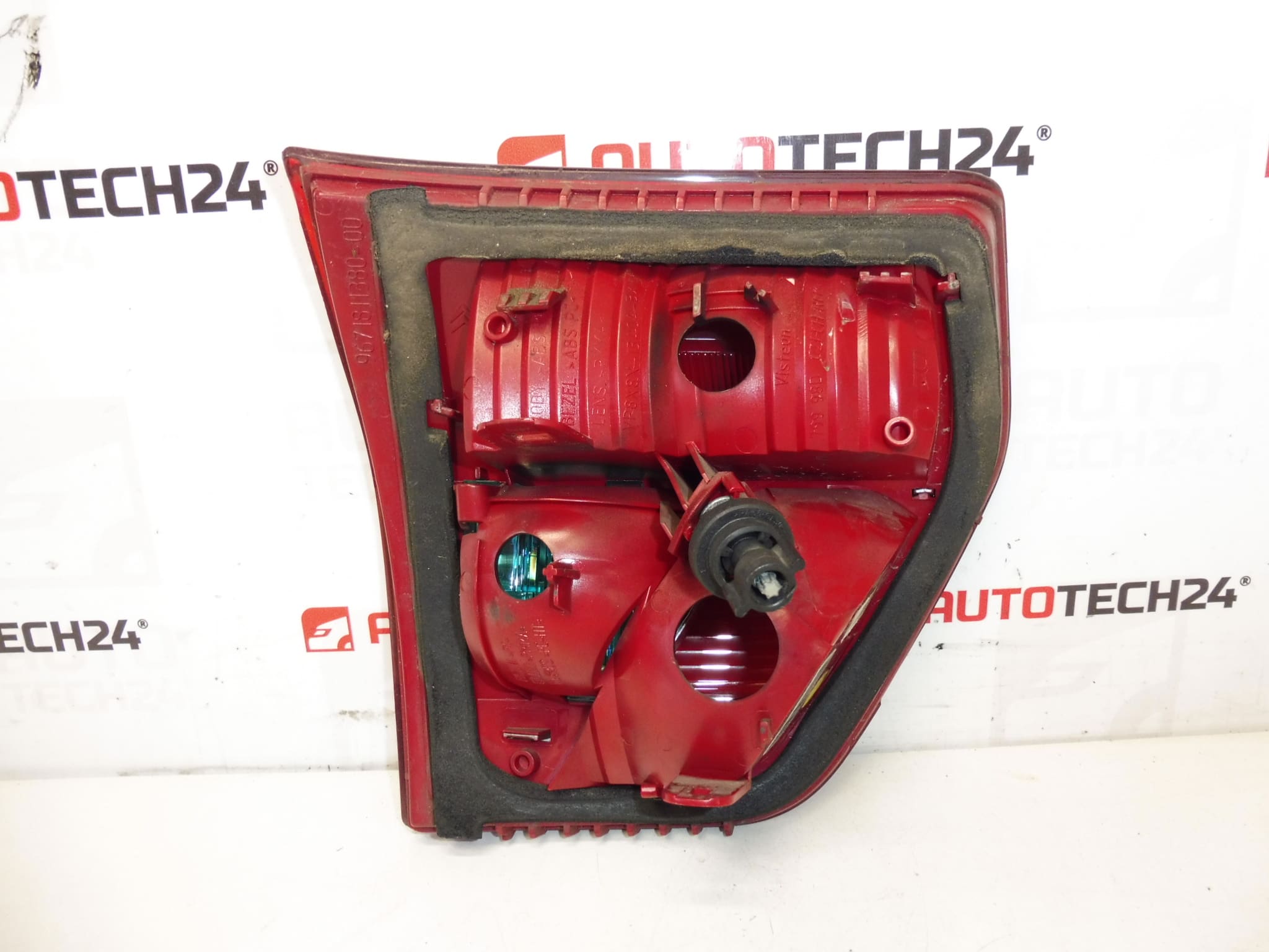 Feu Arrière Droit Intérieur Citroën C5 X7 9671811380 6350JR – Image 2