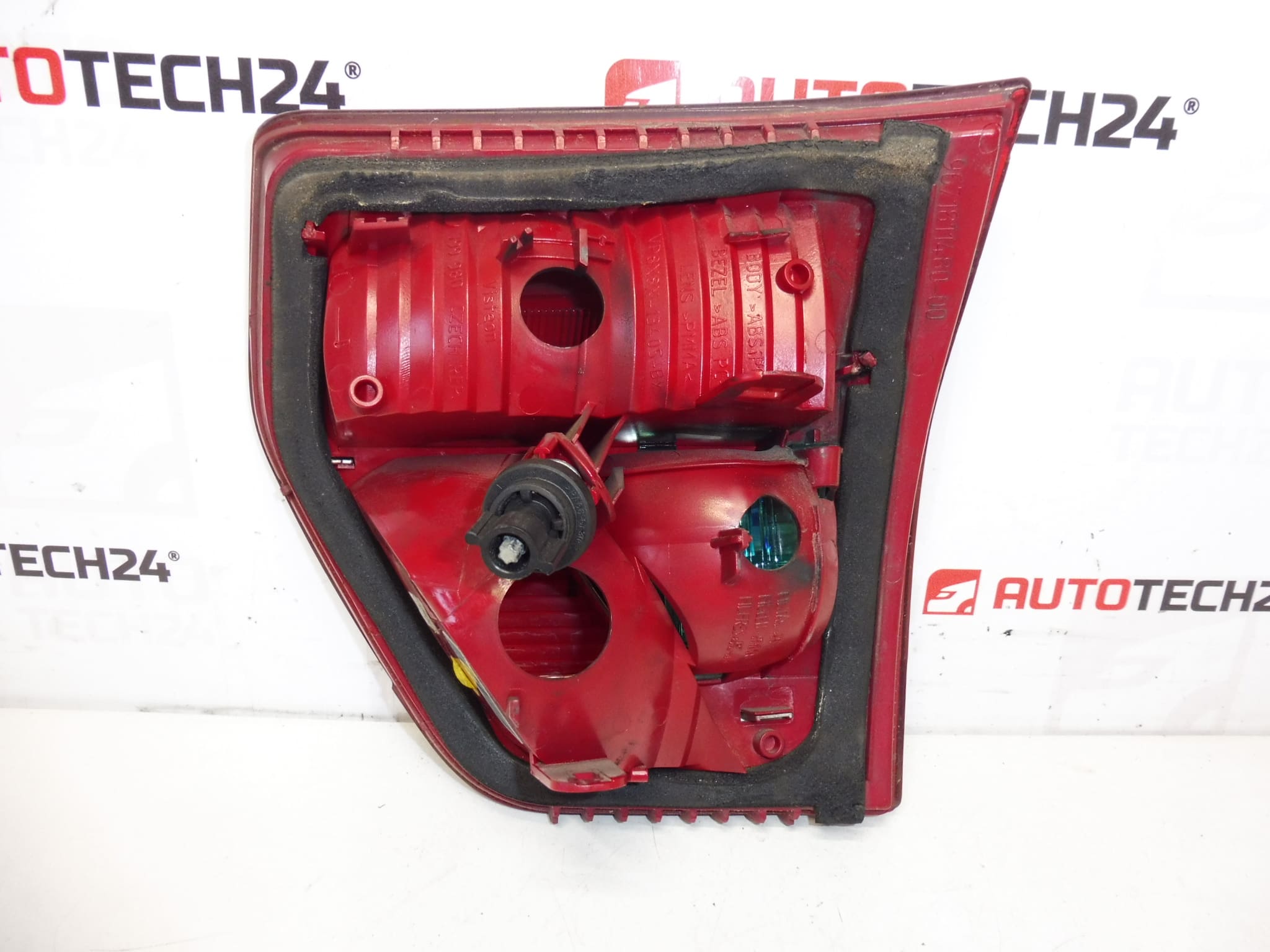 Feu Intérieur Arrière Gauche Citroën C5 X7 9671811480 6351JR – Image 2
