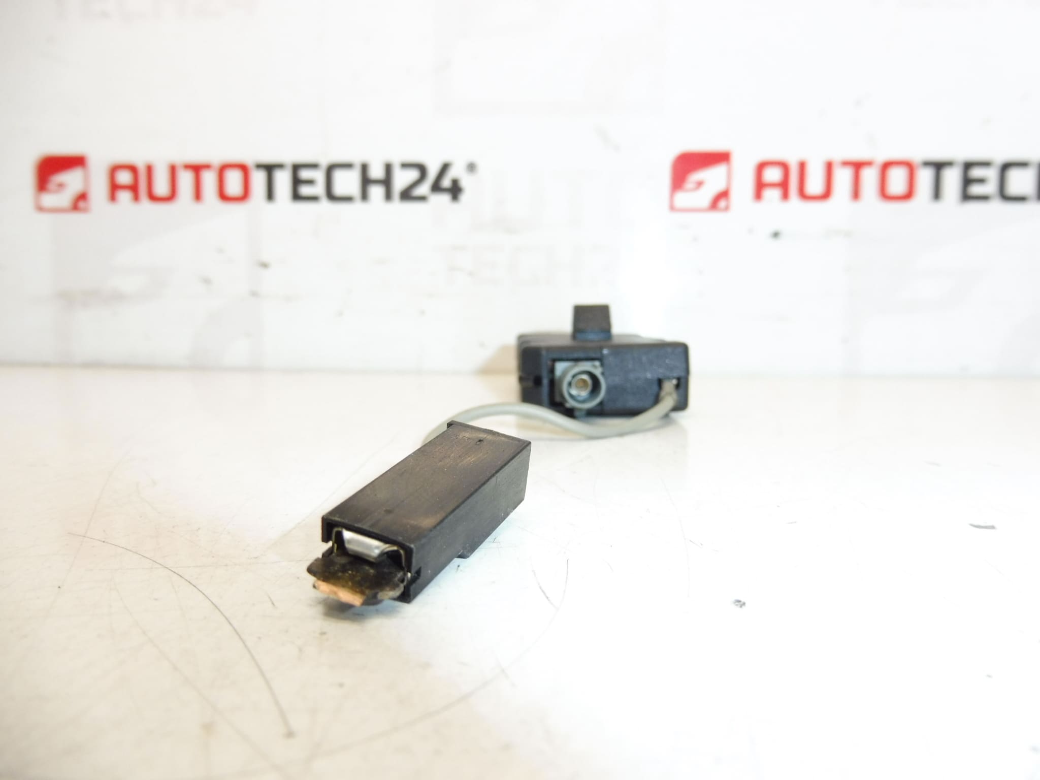Module Antenne FM2 Citroën Peugeot 9657018080 – Image 2