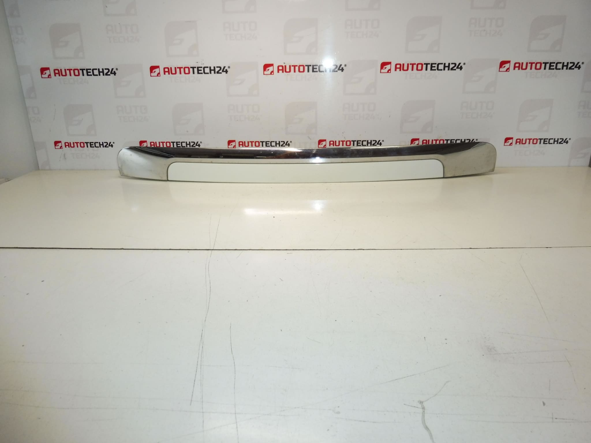Poignée De Hayon Arrière Citroën C3 Picasso EWPB 9684450277 8742X1