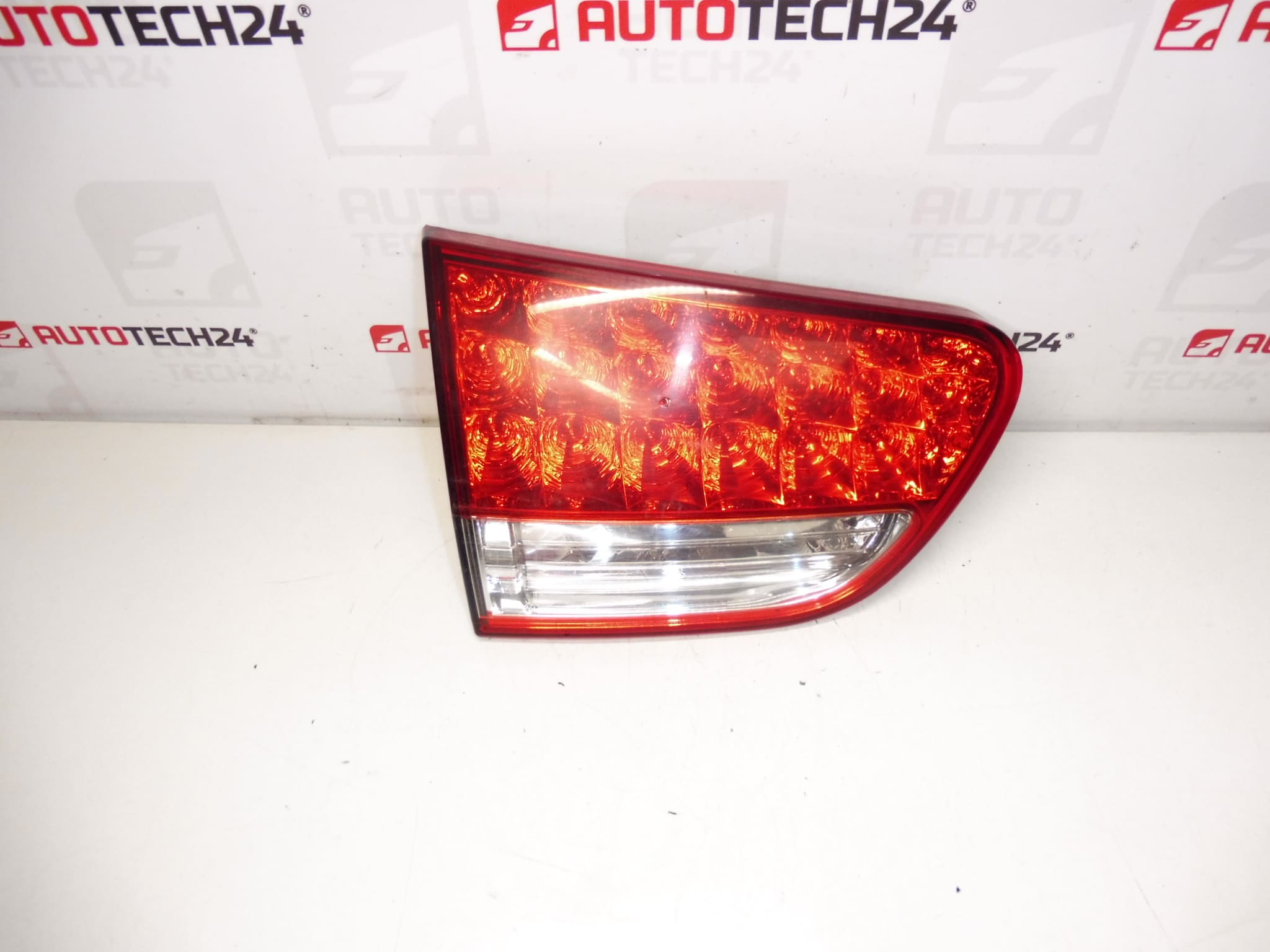Cache de feu arrière gauche Citroën C-Crosser 6350EK