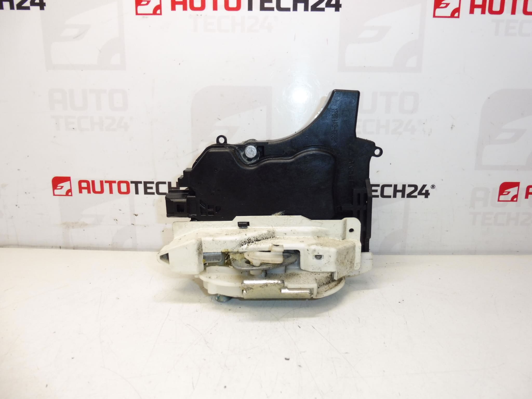 Serrure de la porte arrière gauche Citroën C-Crosser Peugeot 4007 9137N0