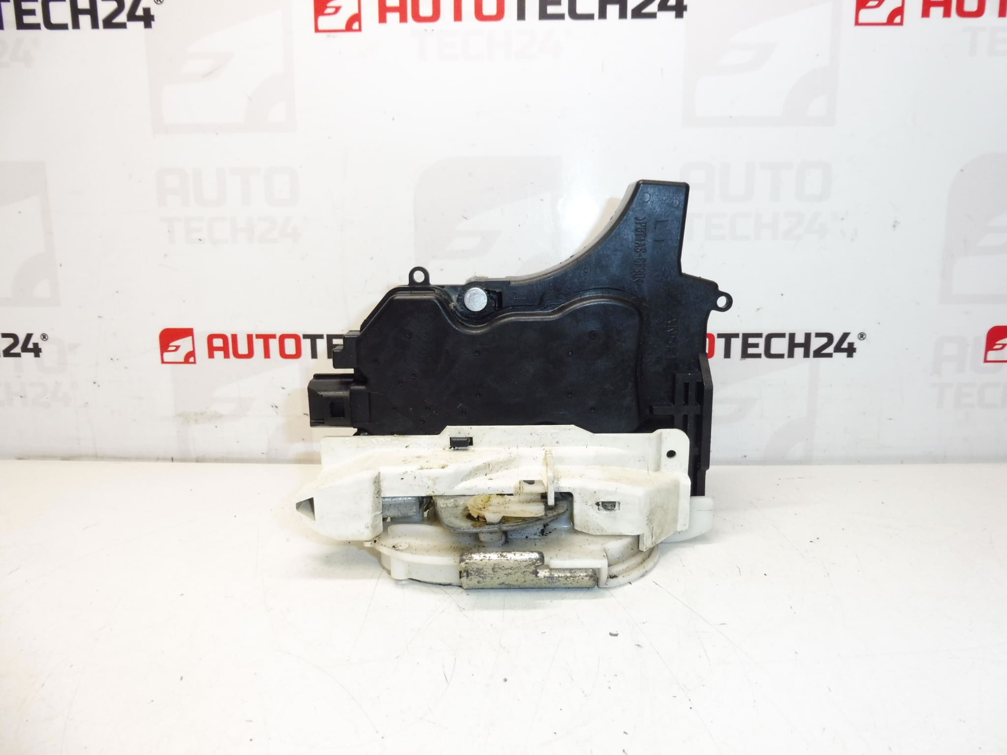 Serrure de porte avant gauche Citroën C-Crosser / Peugeot 4007