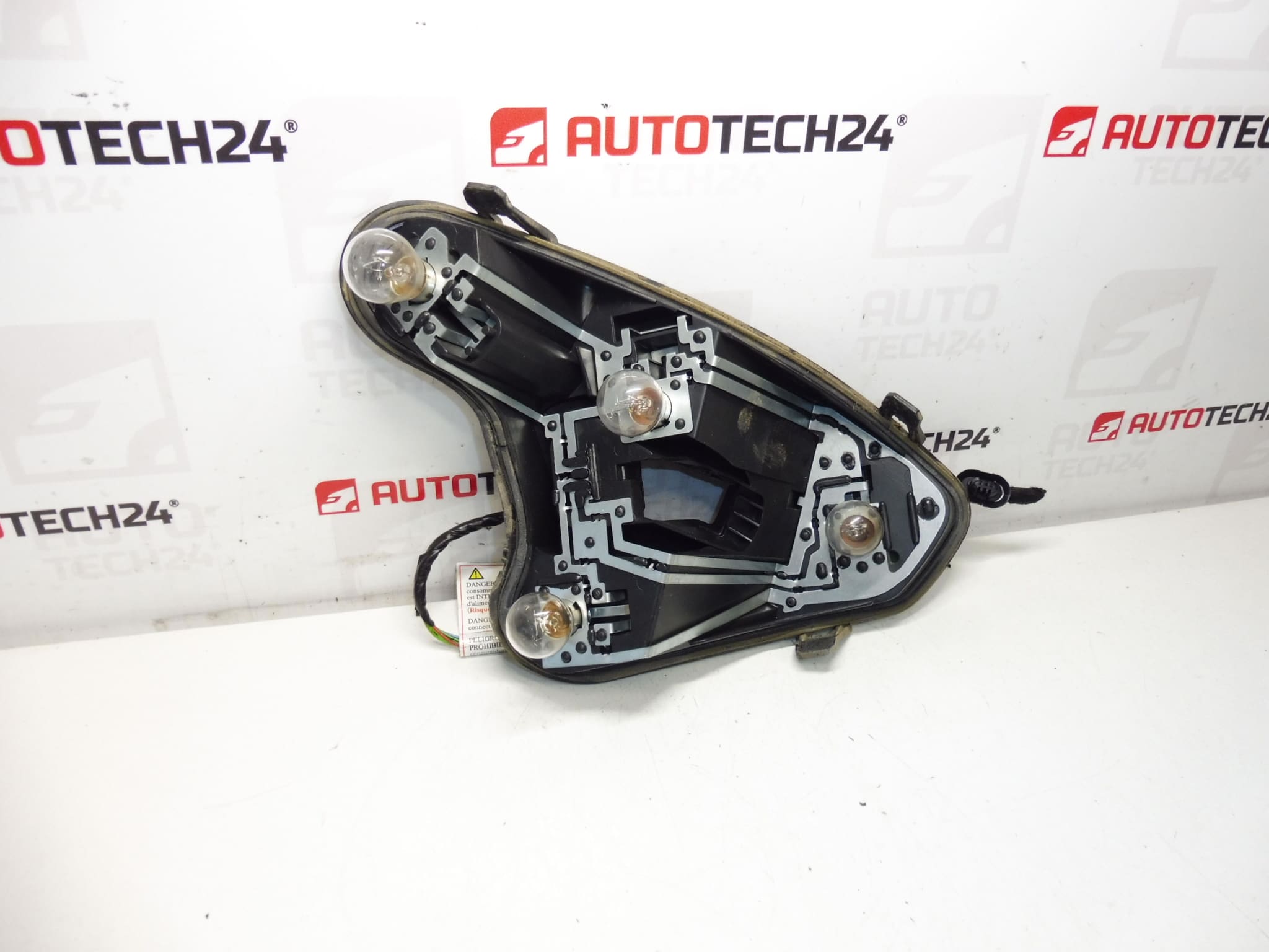 Douille d'ampoule de feu arrière droit Peugeot 308 Hatchback 1606959180