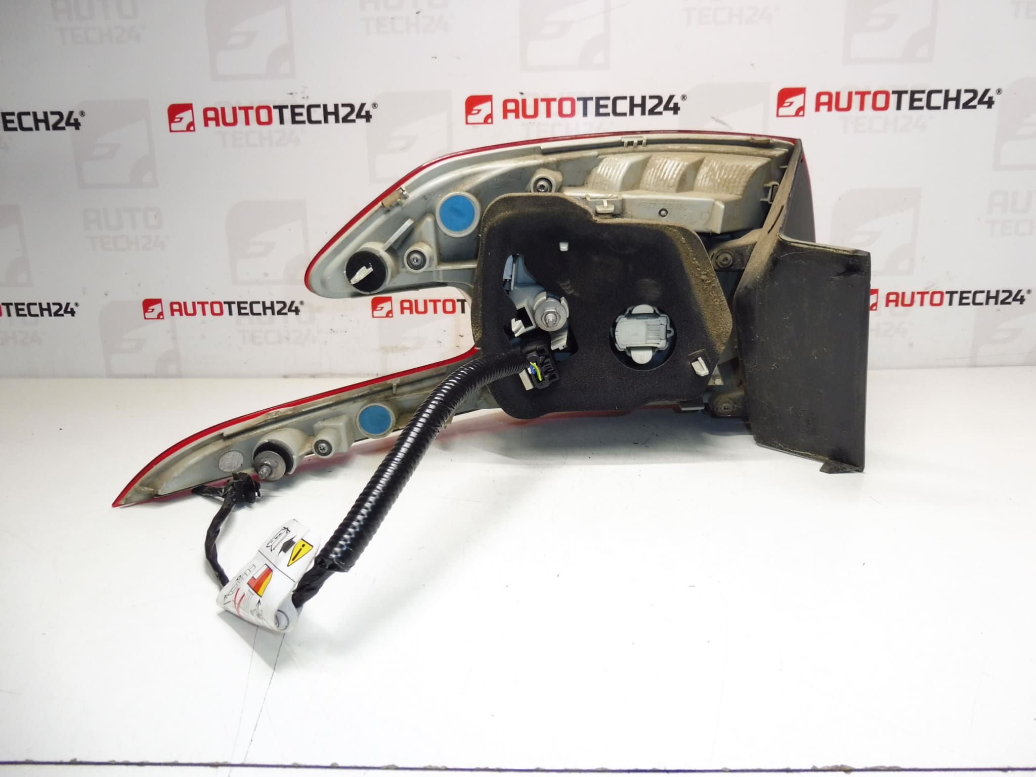 Feu d'aile arrière droit Peugeot 308 T9 Combi 9678093880 – Image 2