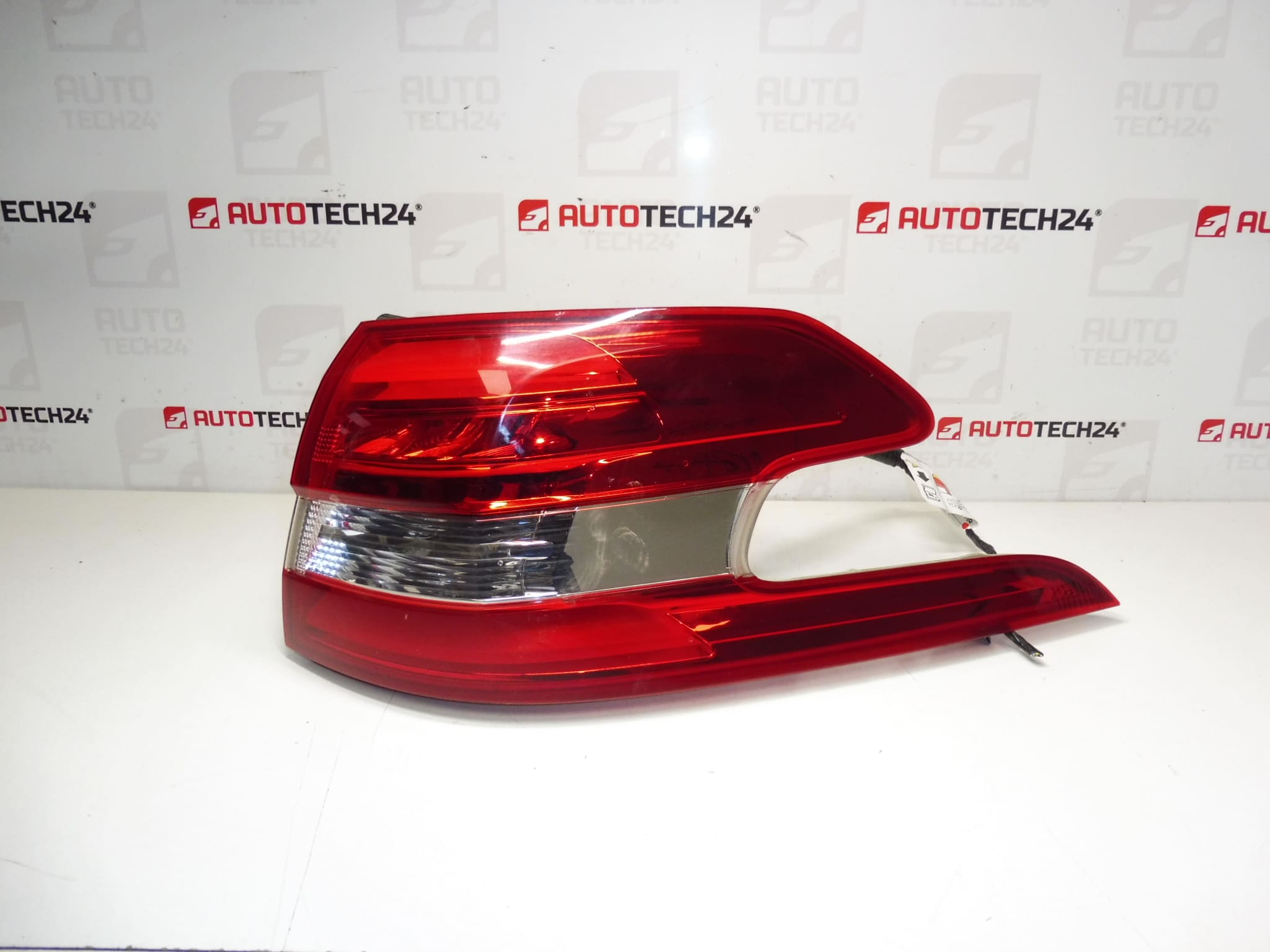 Feu d'aile arrière droit Peugeot 308 T9 Combi 9678093880