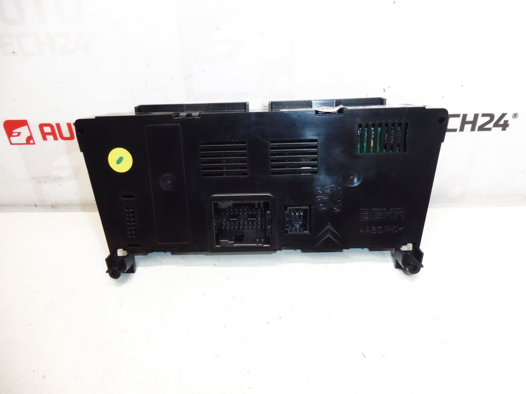 Peugeot 3008 5008 Commande de chauffage et de climatisation 96738320XT 6452P3 – Image 2